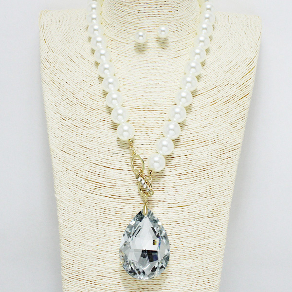 90388_Gold/Clear, teardrop glass stone with pearl toggle pendant necklace 