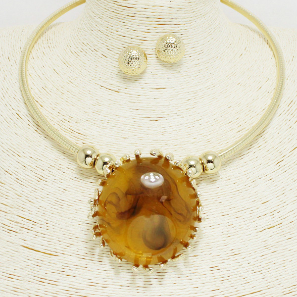 93548_Gold/Yellow, round celluloid acetate accent choker necklace 