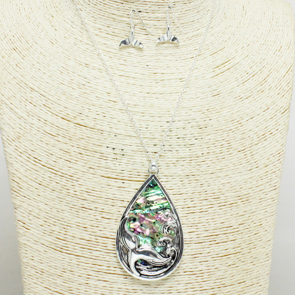 73964_Abalone, whale tail necklace