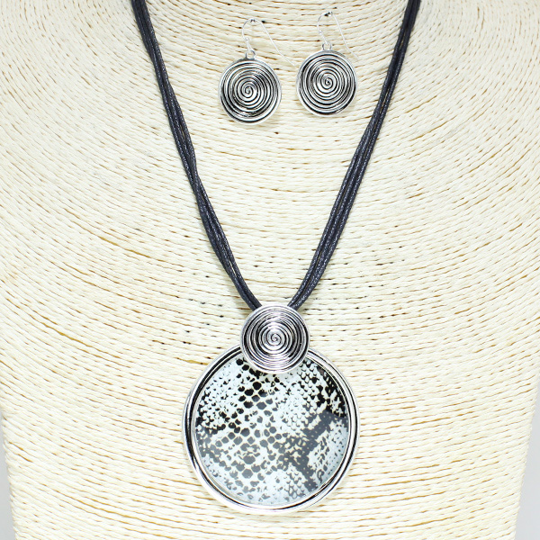 79455_Antique Silver, snakeskin round necklace
