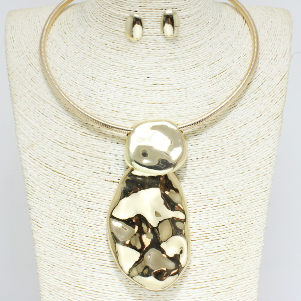 80847_Gold, metal necklace