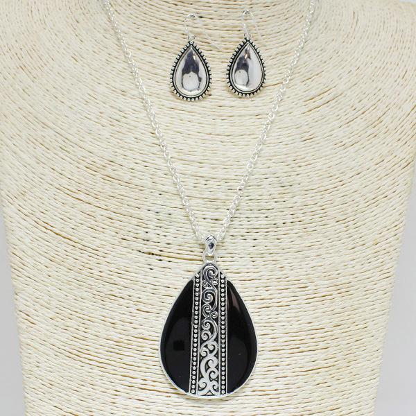83344_Antique Silver/Black, tailored epoxy w/ filigree necklace *teardrop