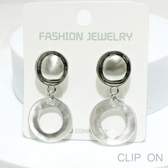 94568_Silver, hammered round metal clip on earring 