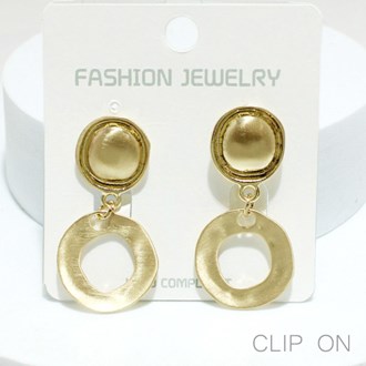 94568_Gold, hammered round metal clip on earring 