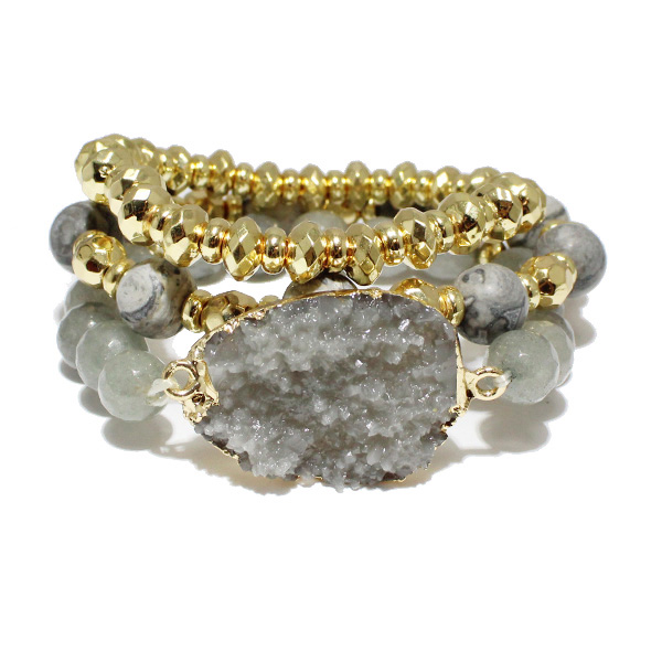 87287_Grey, druzy stone w/ multi layered bead stretch bracelet