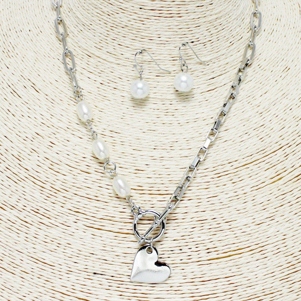 88810_Silver, heart charm with freshwater pearl toggle necklace 