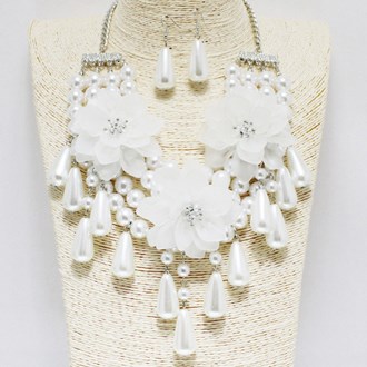 87180_White, flower pearl statement necklace
