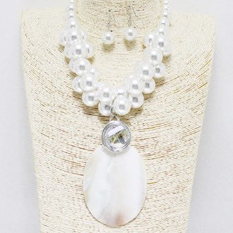 88999_Silver/White, oval shell with pearl cluster necklace 